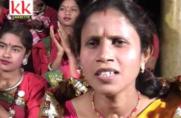 मैया झुलत हावय झुलना